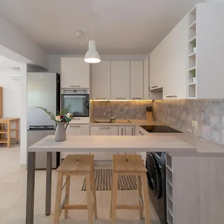 Vakantiehuis 3 Bedroom Amazing In Momjan