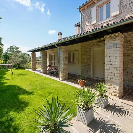 3 Bedroom Amazing In Prázdninový dům *